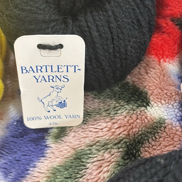 Bartlett Yarns 1 Skein Black 100% wool 2 Ply 210 Yards 4 Oz Made in Maine USA - Picture 3 of 6